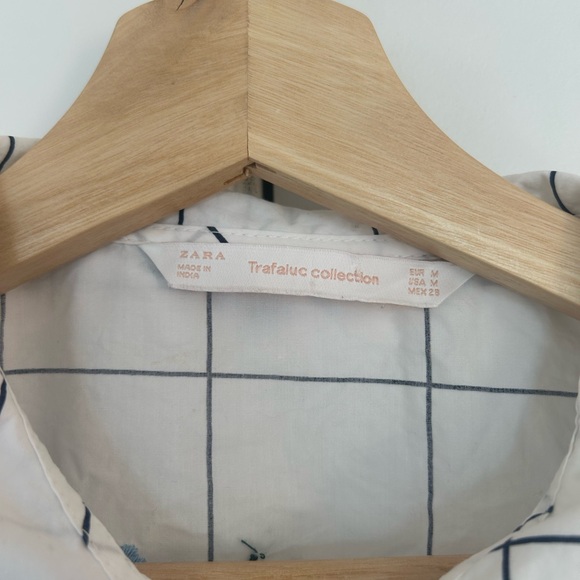 Zara Trafaluc Collection Womens Top Blouse Sz M  Button Up Embroidery white Blue - Picture 6 of 8